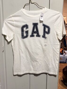 NWT kids gap shirt size m
